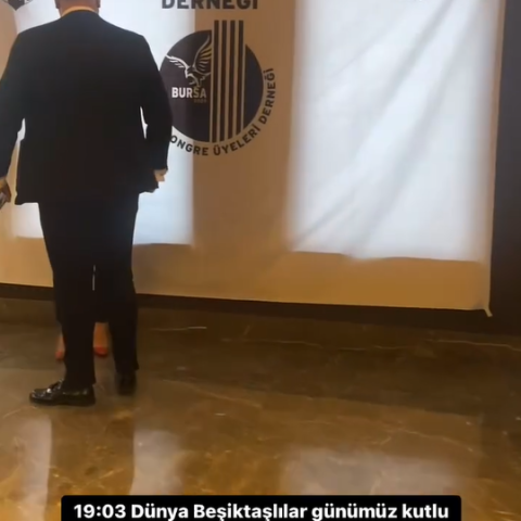Dünya Beşiktaşlılar günümüz kutlu olsun.