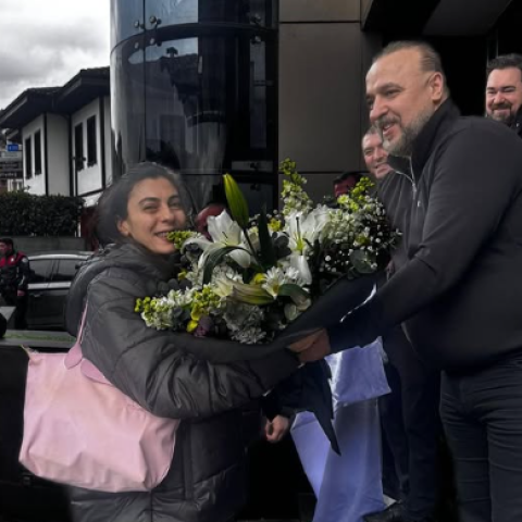 Beşiktaş Kadın Voleybol takımımız bugün kamp yapacakları otelde karşıladık